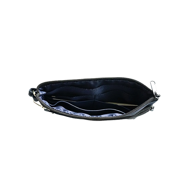 Bagian dalam tas Digital Alliance DA Handbag berbahan nylon